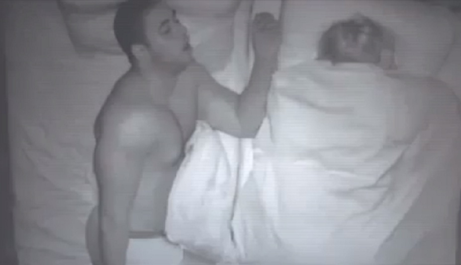 VIDEO/ Shkon të flejë me nusen… zgjohet me vjehrrën! VIDEO/ Shkon të flejë me nusen… zgjohet me vjehrrën!