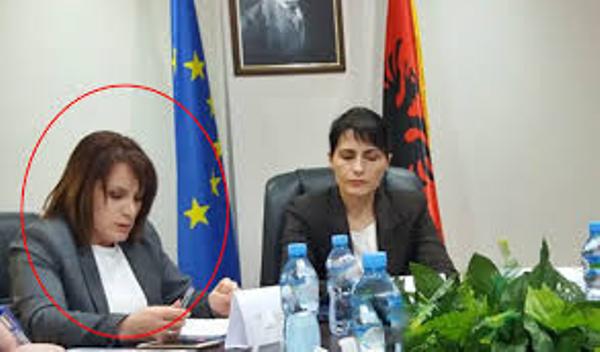 Drejtuesja e komanduar në krye të Prokurorisë së Krimeve të Rënda e nis me ”dorë të hekurt”. Pas largimit të Hajdarmatajt pritet të shkarkojë edhe zv-drejtuesit Drejtuesja e komanduar në krye të Prokurorisë së Krimeve të Rënda e nis me ”dorë të hekurt”. Pas largimit të Hajdarmatajt pritet të shkarkojë edhe zv-drejtuesit