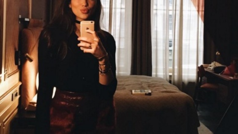 Dua Lipa apo dua “rrip”?! Habiten fansat, këngëtarja kalon natën me lojtarin e Real Madridit (Foto) Dua Lipa apo dua “rrip”?! Habiten fansat, këngëtarja kalon natën me lojtarin e Real Madridit (Foto)