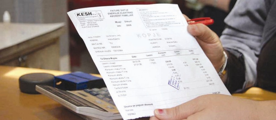 Shqipëtarët thyen rekord kur bëhet fjalë për të paguar çmimin e “kripur” të energjisë elektrike Shqipëtarët thyen rekord kur bëhet fjalë për të paguar çmimin e “kripur” të energjisë elektrike