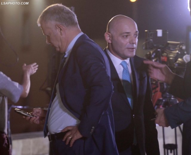 Klan nuk e lëshon Blendi Fevziun, i ofron këtë shifër të “çmendur” për të qëndruar Klan nuk e lëshon Blendi Fevziun, i ofron këtë shifër të “çmendur” për të qëndruar