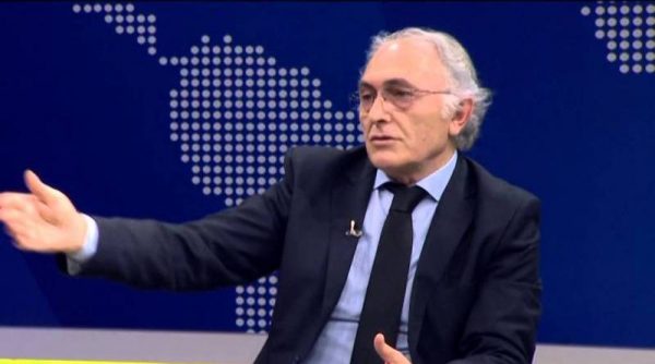 Frrok Çupi habit me deklaratën: Brenda muajit maj, kryetarit të opozitës i kërkohet imuniteti Frrok Çupi habit me deklaratën: Brenda muajit maj, kryetarit të opozitës i kërkohet imuniteti