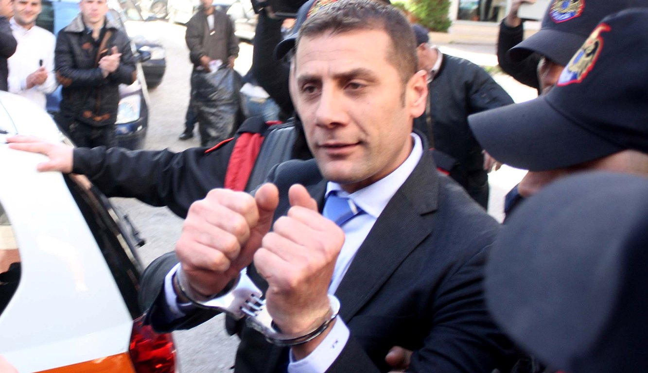 Gjykata e Fierit sqaron pse u lirua Mark Frroku, përplasje me Prokurorinë Gjykata e Fierit sqaron pse u lirua Mark Frroku, përplasje me Prokurorinë