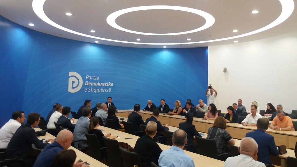 Kush është deputetja e Lulit që gëzon miqësinë e Ulkonjës dhe vlerësimin e lartë të Hamshorit? Kush është deputetja e Lulit që gëzon miqësinë e Ulkonjës dhe vlerësimin e lartë të Hamshorit?