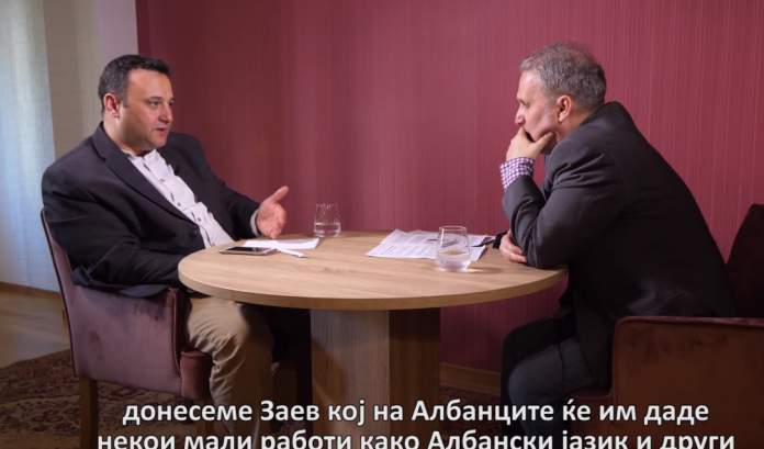 Historiani nga Tirana i ‘lë pa mend’ të gjithë: Shqiptarët s’kanë ekzistuar kurrë, u krijuan nga turqit! (Video) Historiani nga Tirana i ‘lë pa mend’ të gjithë: Shqiptarët s’kanë ekzistuar kurrë, u krijuan nga turqit! (Video)