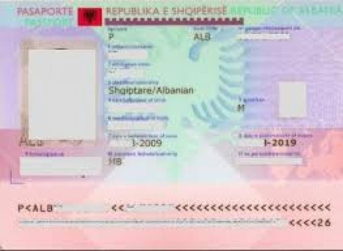 Aplikimi për dokumentet e identifikimit, emigrantët shqiptarë tashmë mund të zgjedhin nëse duan pasaportë biometrike apo kartë ID Aplikimi për dokumentet e identifikimit, emigrantët shqiptarë tashmë mund të zgjedhin nëse duan pasaportë biometrike apo kartë ID