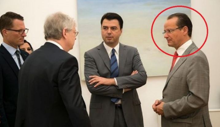 Miku i Bashës vazhdon sulmet kundër Shqipërisë, Krichbaum: Fillimi i negociatave për Shqipërinë para verës, është shumë herët Miku i Bashës vazhdon sulmet kundër Shqipërisë, Krichbaum: Fillimi i negociatave për Shqipërinë para verës, është shumë herët