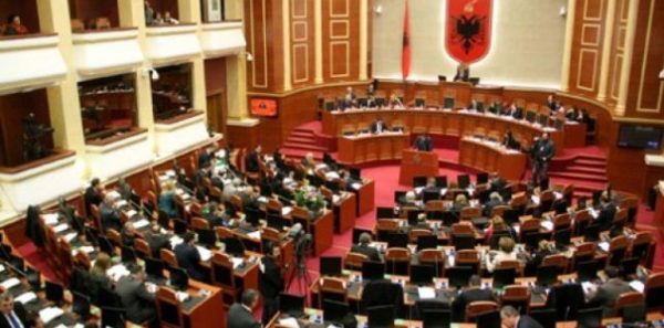 Kush po përgjon? Kush po përgjon?