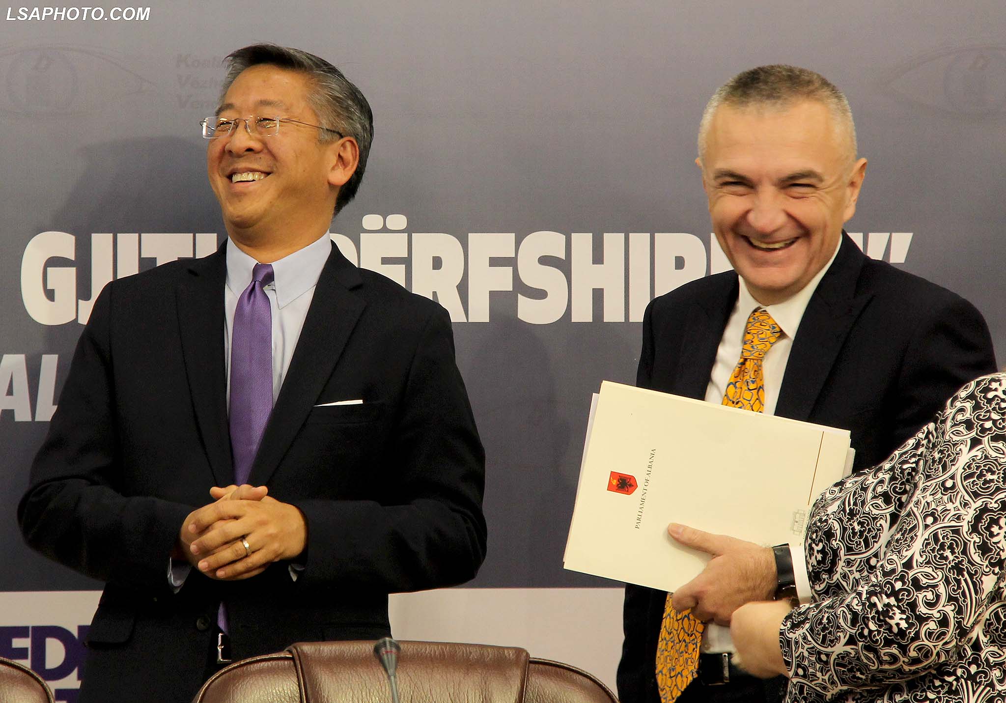 Meta e LSI propozojnë amnisti për pasuritë e politikanëve nën etiketën “Viti Zero”, jo vettingut për politikanët. Basha e Berisha e mbështesin. Lu të japë numrat e llogarive Meta e LSI propozojnë amnisti për pasuritë e politikanëve nën etiketën “Viti Zero”, jo vettingut për politikanët. Basha e Berisha e mbështesin. Lu të japë numrat e llogarive