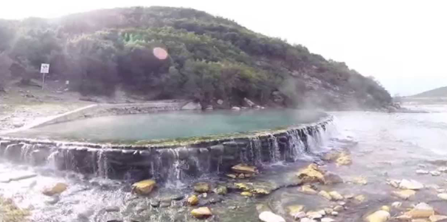 Po bënte banjë në llixhat e Elbasanit, qytetari gjen “gurin-thesar” të pabesueshëm Po bënte banjë në llixhat e Elbasanit, qytetari gjen “gurin-thesar” të pabesueshëm