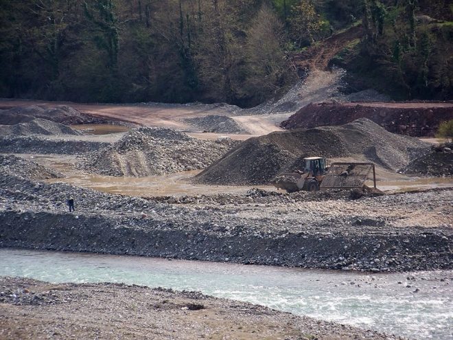 Sindikatat shesin dhe tjetërsojnë pronat nën administrim Sindikatat shesin dhe tjetërsojnë pronat nën administrim