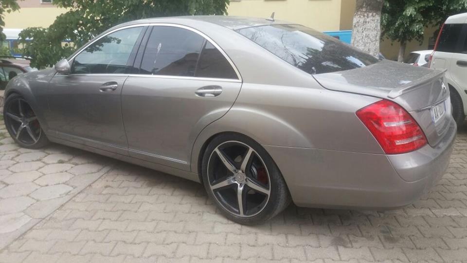 Dibrani 24-vjeçar me makinë 20.000 euro, policia nis gjurmimin e pasurive të tij të paligjshme