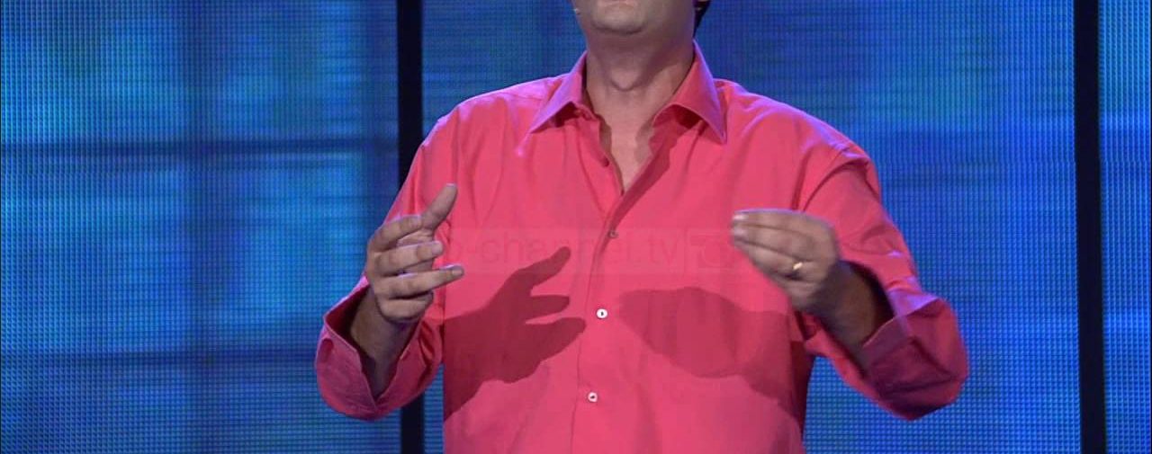 Foto/ Kur vajza të bëhet kolege, aktori i “Portokalli” ngjitet në skenë me të bijën Foto/ Kur vajza të bëhet kolege, aktori i “Portokalli” ngjitet në skenë me të bijën