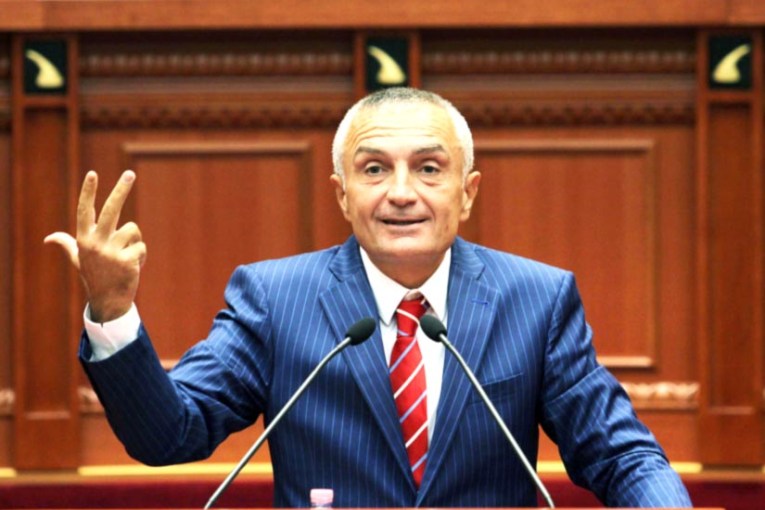 Ilir Nishani dhe ronxhobonxhot juristoidiotistë në Presidencë Ilir Nishani dhe ronxhobonxhot juristoidiotistë në Presidencë