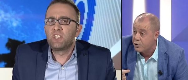Plas sherri në “Opinion”, Nano i përgjigjet ish ministrit Bardhi: Vilën e satëme, kërriç, idiot me gjyslyke Plas sherri në “Opinion”, Nano i përgjigjet ish ministrit Bardhi: Vilën e satëme, kërriç, idiot me gjyslyke