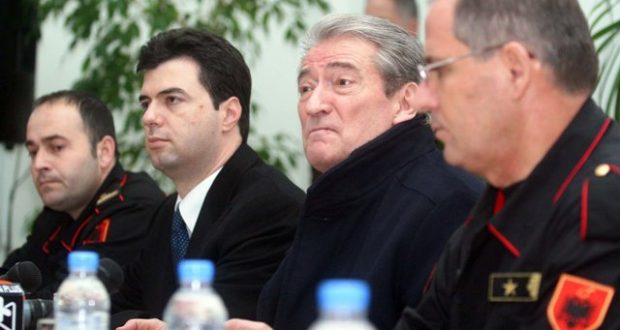 Basha, një i akuzuar për vepra të rënda penale, sot bënë prokurorin dhe gjyqtarin e tipit “Lul”… për Tahirin!