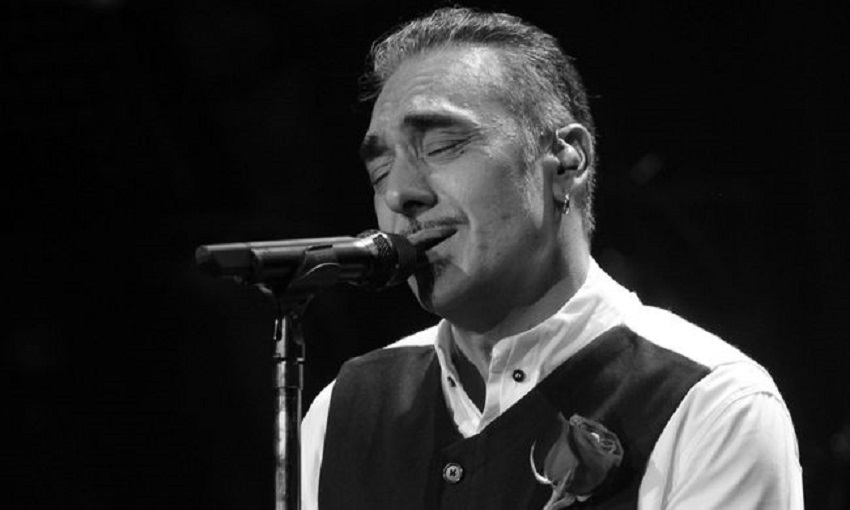 Ofendim i rëndë për Shqiptarët të dëgjojnë një ufolog dhe antishqiptar grek të këndoj 4 herë më shtrenjtë! Ofendim i rëndë për Shqiptarët të dëgjojnë një ufolog dhe antishqiptar grek të këndoj 4 herë më shtrenjtë!