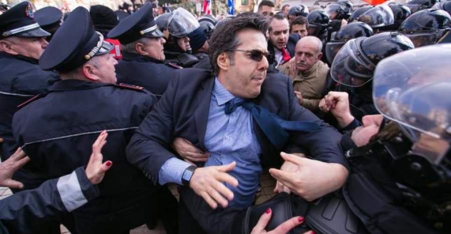 Ky të ngre humorin! Paloka si “maçok” i bindur, se do ta kap Ramën dhe pastaj…