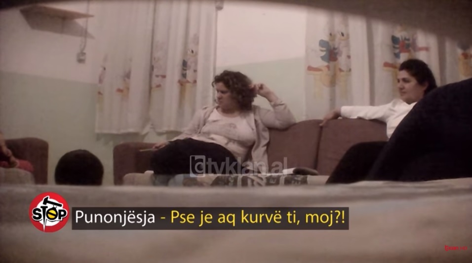 VIDEO/ “Pse je aq kur**?!”, nisin masat ndëshkimore ndaj dy punonjëseve të “Shtëpisë së Foshnjës” në Vlorë