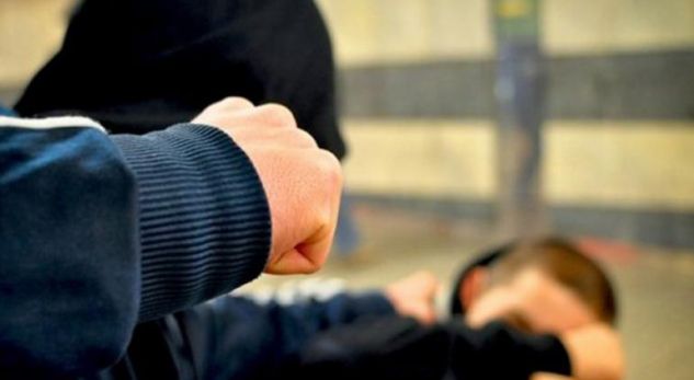 I del në rrugë ish-gruaja me të dashurin e ri, shqiptarit ‘i hipën gjaku në kokë’ dhe bën të pabërën I del në rrugë ish-gruaja me të dashurin e ri, shqiptarit ‘i hipën gjaku në kokë’ dhe bën të pabërën