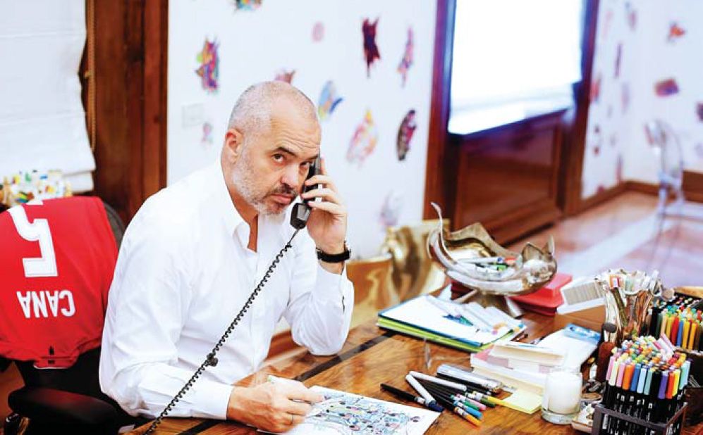 Foto/ Zbulohet piktura e rrallë e Edi Ramës e vitit 1987 Foto/ Zbulohet piktura e rrallë e Edi Ramës e vitit 1987