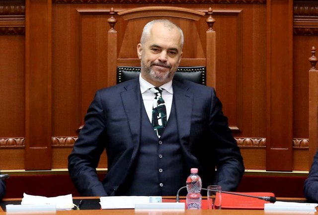 Akuzuan ministrin Xhafaj për vëllain, reagon i irrituar Rama Akuzuan ministrin Xhafaj për vëllain, reagon i irrituar Rama