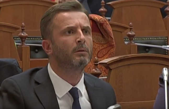 Erion Braçe zëri rebel në PS ia sjell në majë të hundës qeverisë Erion Braçe zëri rebel në PS ia sjell në majë të hundës qeverisë