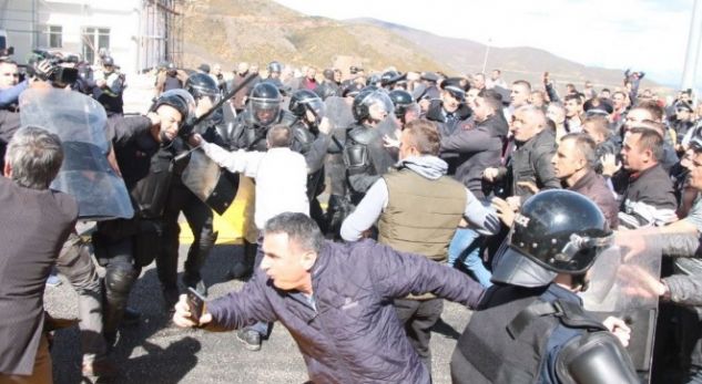 Sondazhi i fundit me 900 intervista: A është gati Tirana për “trazira sociale”?! Sondazhi i fundit me 900 intervista: A është gati Tirana për “trazira sociale”?!