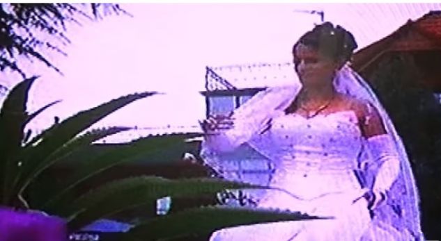 Video/ “Në shtrat me armikun!” Si i detyrojnë shqiptarët vajzat e tyre të lidhin kurorë me serbin Video/ “Në shtrat me armikun!” Si i detyrojnë shqiptarët vajzat e tyre të lidhin kurorë me serbin