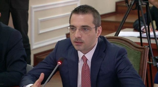 A filluan të bien këmbanat A filluan të bien këmbanat