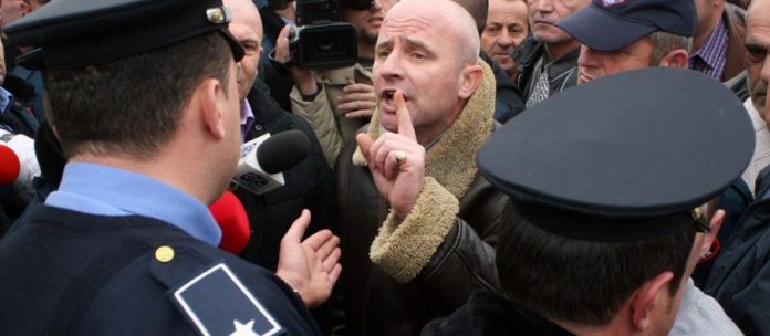 PD vazhdon luftën e paepur kundër çeljes së negociatave, Strazimiri nxjerr “patllaken” kundër Shqipërisë