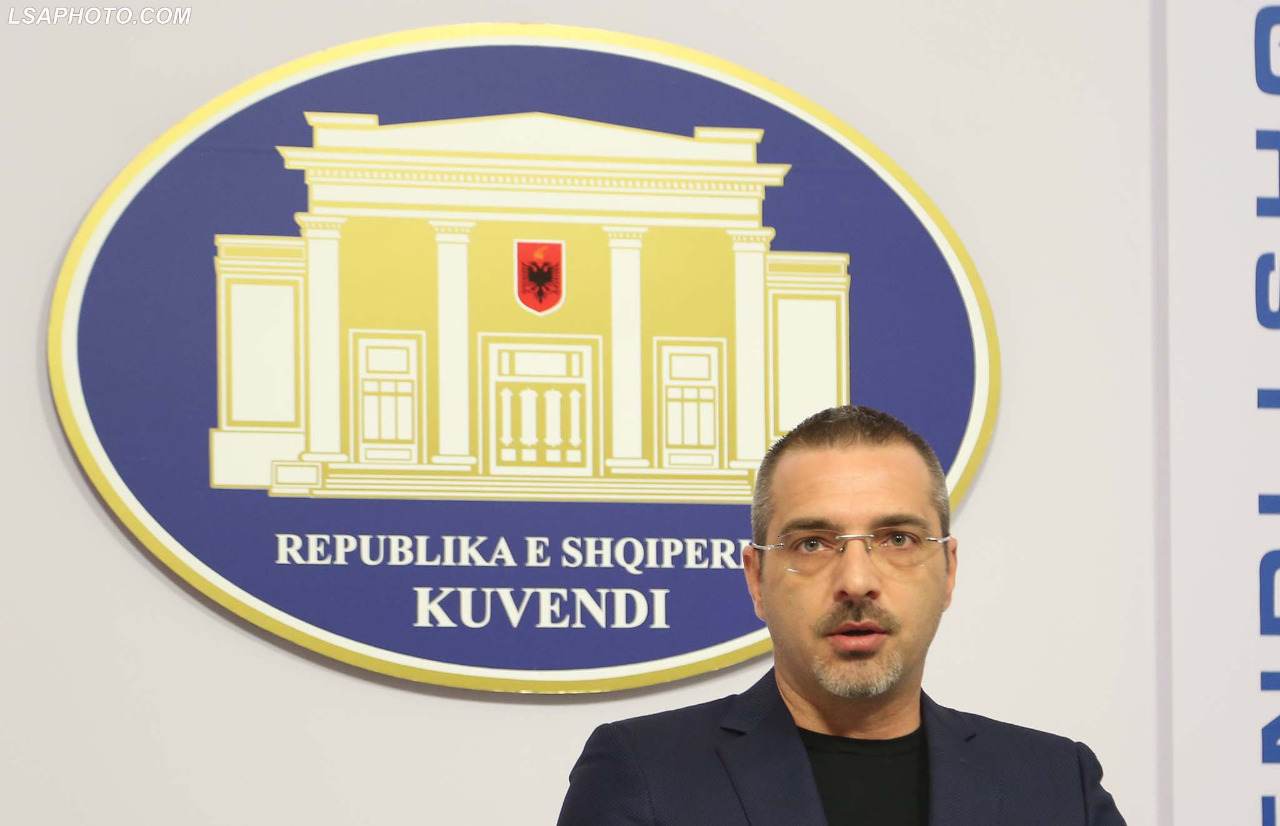 VOA: Mes ish ministrit dhe prokurorëve tani qëndron vetëm gjykata VOA: Mes ish ministrit dhe prokurorëve tani qëndron vetëm gjykata