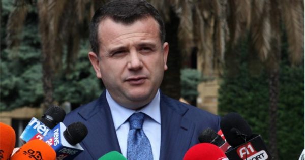 ”Çështja Tahiri”, Taulant Balla i përgjigjet PD: Opozitë kashtë e k…e ”Çështja Tahiri”, Taulant Balla i përgjigjet PD: Opozitë kashtë e k…e