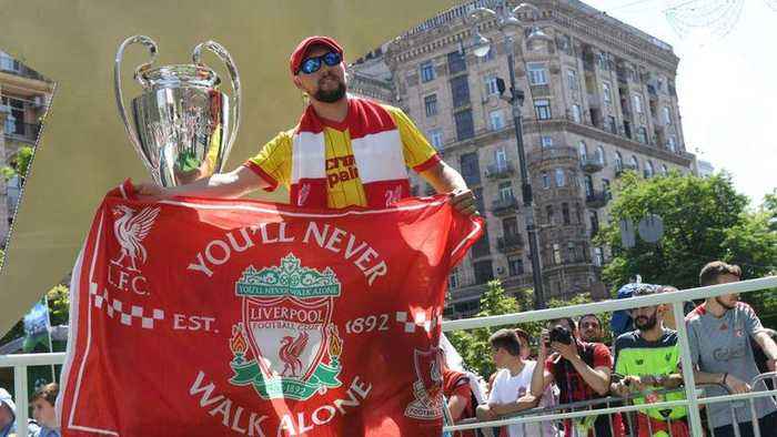 Plasin grushtet në Kiev mes huliganëve rusë dhe tifozëve të Liverpulit Plasin grushtet në Kiev mes huliganëve rusë dhe tifozëve të Liverpulit