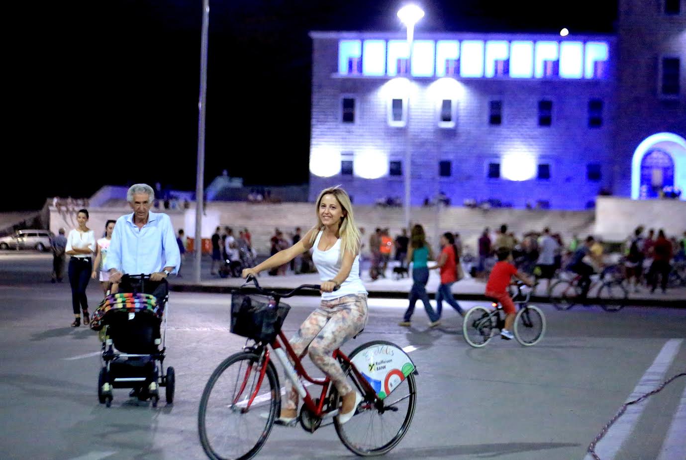 Prestigjiozja “Lonely Planet”: Rama, ish-kryebashkiaku që bëri transformimin rrënjësor të Tiranës. Sot është ndër 10 destinacionet më të mira të Europës Prestigjiozja “Lonely Planet”: Rama, ish-kryebashkiaku që bëri transformimin rrënjësor të Tiranës. Sot është ndër 10 destinacionet më të mira të Europës