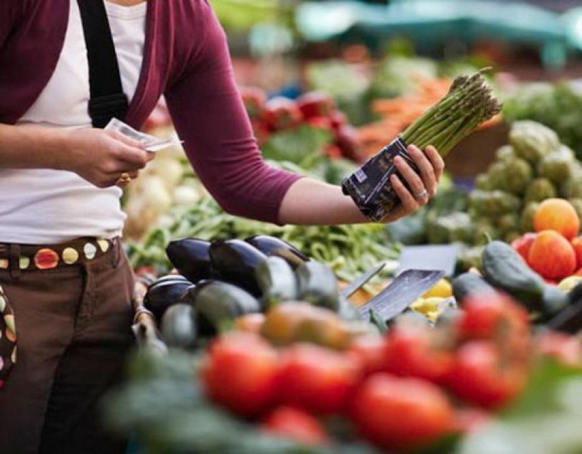 Shqiptarët më të varfërit, por hanë shumë, të parët në rajon për ushqime Shqiptarët më të varfërit, por hanë shumë, të parët në rajon për ushqime