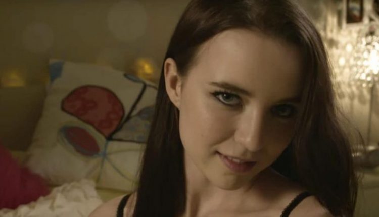 Kjo vajzë nuk ekziston, por u ka marrë jetën 5 meshkujve. Ja se si! Kjo vajzë nuk ekziston, por u ka marrë jetën 5 meshkujve. Ja se si!