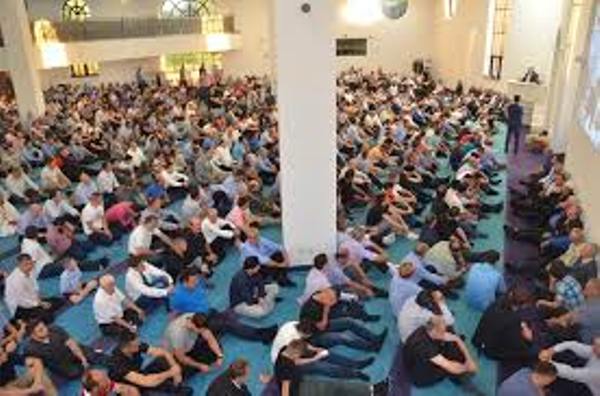 Kundërmon erë të keqe në xhami, burg?! Ligji i ri në Arabinë Saudite Kundërmon erë të keqe në xhami, burg?! Ligji i ri në Arabinë Saudite