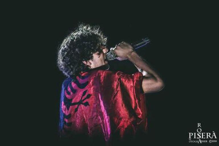 Tjetër zë kundër koncertit të Ermal Metës: Patriotizëm hipokrit! Pse nuk këndojnë falas për bashkëatdhetarët Tjetër zë kundër koncertit të Ermal Metës: Patriotizëm hipokrit! Pse nuk këndojnë falas për bashkëatdhetarët