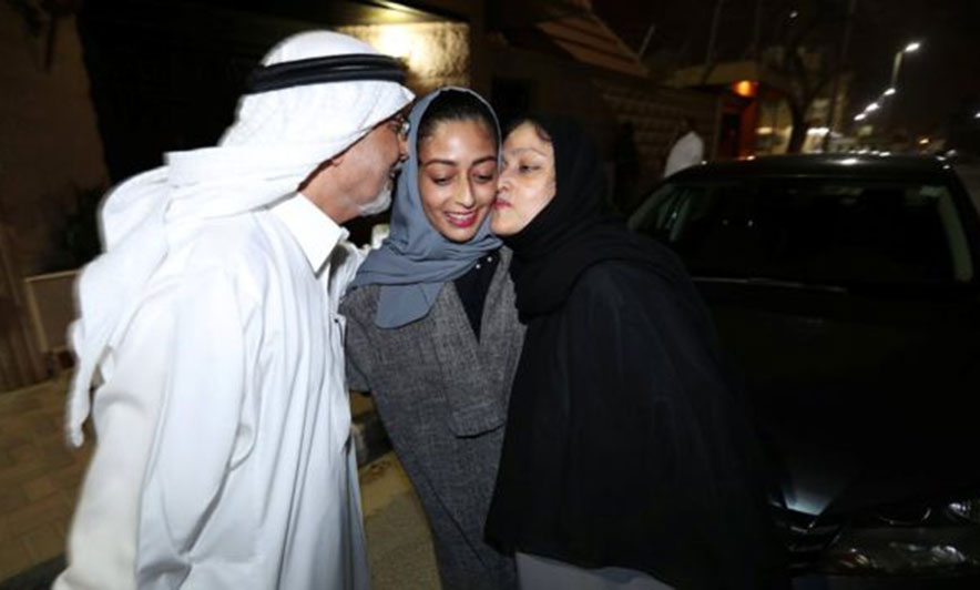 Arabi, femrat lejohen zyrtarisht në timon! Arabi, femrat lejohen zyrtarisht në timon!