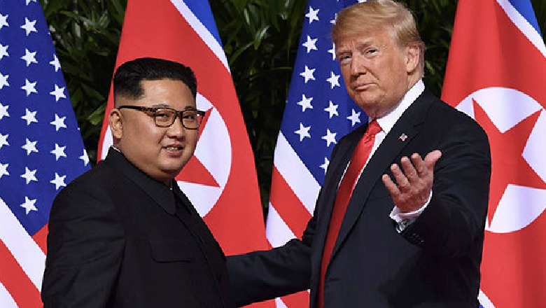 Kim Jong Un një ‘yll roku’ në Singapor, vizita që i ndryshoi botës mendimin për liderin autokrat Kim Jong Un një ‘yll roku’ në Singapor, vizita që i ndryshoi botës mendimin për liderin autokrat