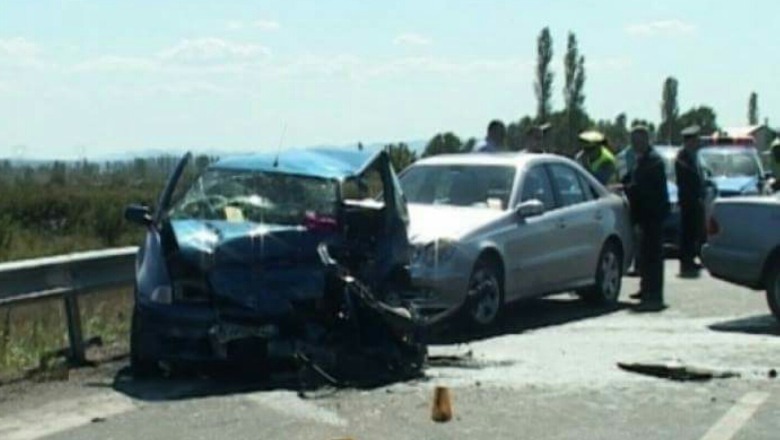 Dy aksidente në Prrenjas dhe Milot, përplasen katër makina, tetë të plagosur Dy aksidente në Prrenjas dhe Milot, përplasen katër makina, tetë të plagosur