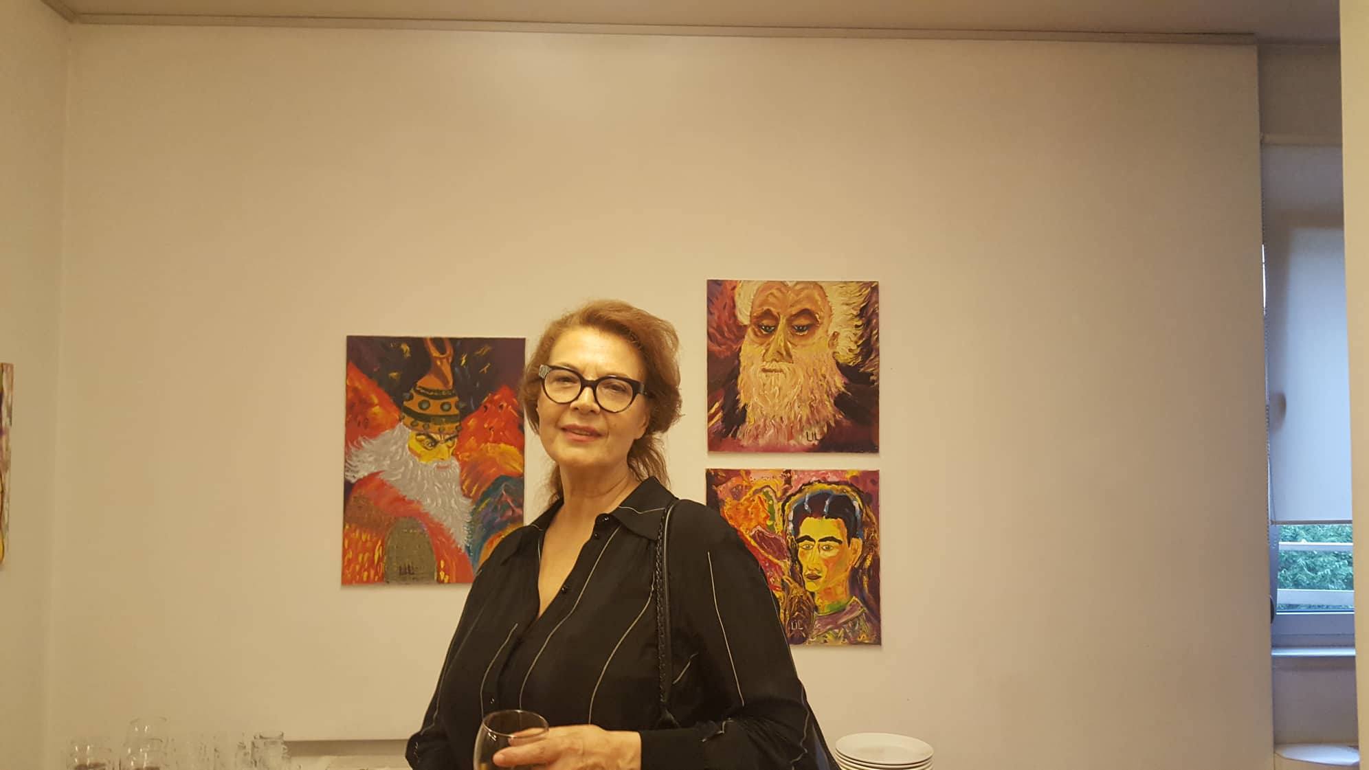 ”Enver Hoxha ka qenë familja ime”, sforcimi ekstrem që kam përballuar për dhjetë vjet. Rrëfimi i Liljana Hoxhës ”Enver Hoxha ka qenë familja ime”, sforcimi ekstrem që kam përballuar për dhjetë vjet. Rrëfimi i Liljana Hoxhës