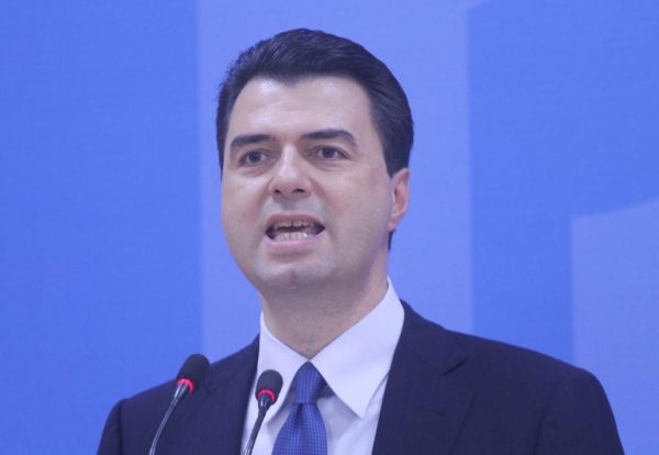 Çfarë nuk u vu re gjatë konferencës për shtyp të Lulzim Bashës (Fotot) Çfarë nuk u vu re gjatë konferencës për shtyp të Lulzim Bashës (Fotot)