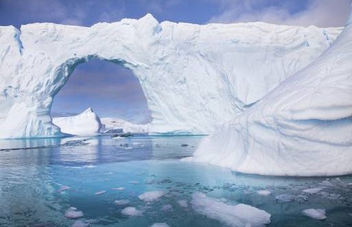 Fenomeni i çuditshëm që po ndodh nën akullin e Antarktidës