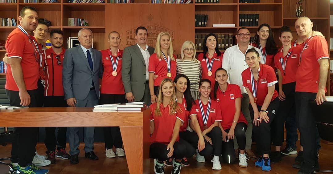 Ministrja Nikolla vlerëson kombëtaren shqiptare të volejbollit për femra: Urime kampionëve, na bëtë të ndihemi krenarë! (Foto) Ministrja Nikolla vlerëson kombëtaren shqiptare të volejbollit për femra: Urime kampionëve, na bëtë të ndihemi krenarë! (Foto)