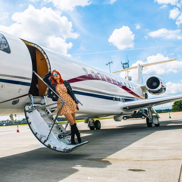 Rita Ora elektrizon Tiranën dhe ngre në këmbë shqiptarët me performancën e saj spektakolare (Video) Rita Ora elektrizon Tiranën dhe ngre në këmbë shqiptarët me performancën e saj spektakolare (Video)