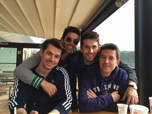 Foto/ Vëllai i Alban Skënderaj feston datëlindjen, urimi që i bën Miriami ju lë pa fjalë Foto/ Vëllai i Alban Skënderaj feston datëlindjen, urimi që i bën Miriami ju lë pa fjalë