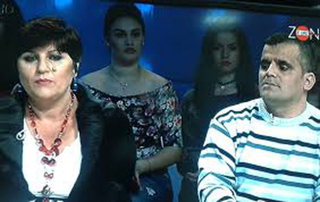 Sa pa fat! Gruaja braktis Ard Daullxhiun, sherr me grushta mes çiftit (Foto+Video) Sa pa fat! Gruaja braktis Ard Daullxhiun, sherr me grushta mes çiftit (Foto+Video)