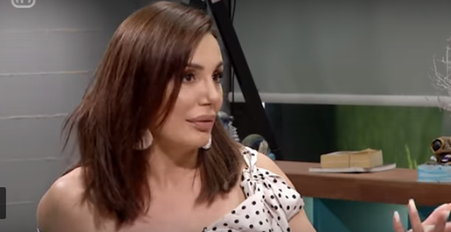 Video/ Albërie tha se e tradhtonte, ja si reagon ish-bashkëshorti i saj pas kësaj deklarate Video/ Albërie tha se e tradhtonte, ja si reagon ish-bashkëshorti i saj pas kësaj deklarate